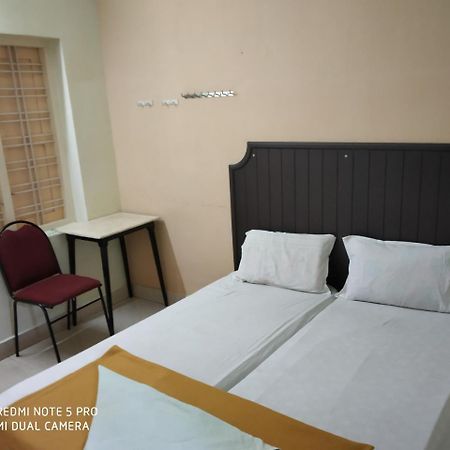 Hotel Woodlands Chottanikara Экстерьер фото